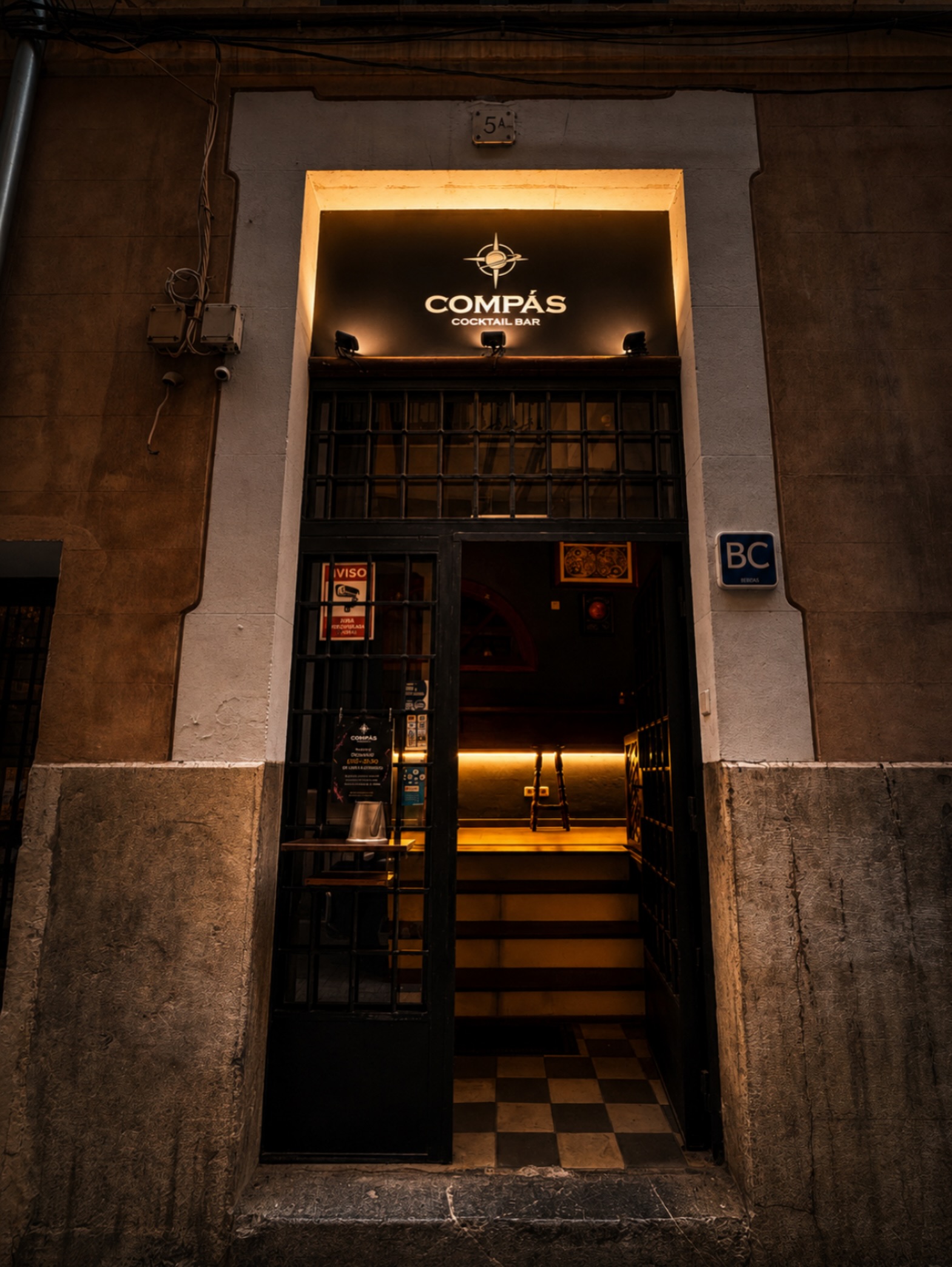 Entrada de Compás Cocktail Bar